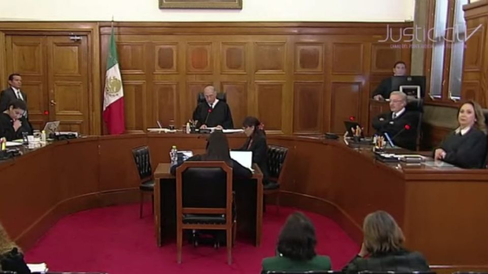 Yasmín Esquivel impulsa reforzar la protección a menores por negligencia médica.