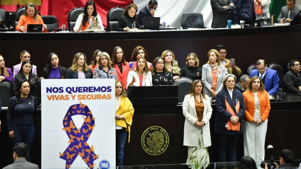 Servicios Parlamentarios del recinto “olvidó” poner los personalizadores con los nombres de las líderes de bancada Noemí Luna e Ivonne Ortega, dicen ellas. (Imagen ilustrativa)