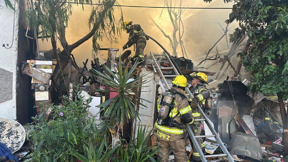 Se incendia tejaban con basura en San Bernabé