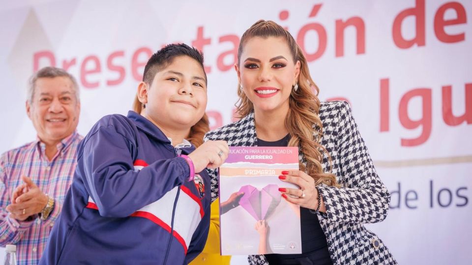 Evelyn Salgado presenta la edición especial de Libros de Educación para la Igualdad en Guerrero.