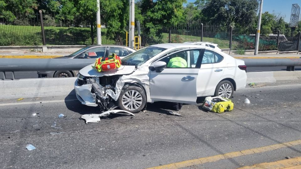 La mujer fue trasladada al hospital por el equipo del Centro Regulador de Urgencias Médicas (CRUM).
