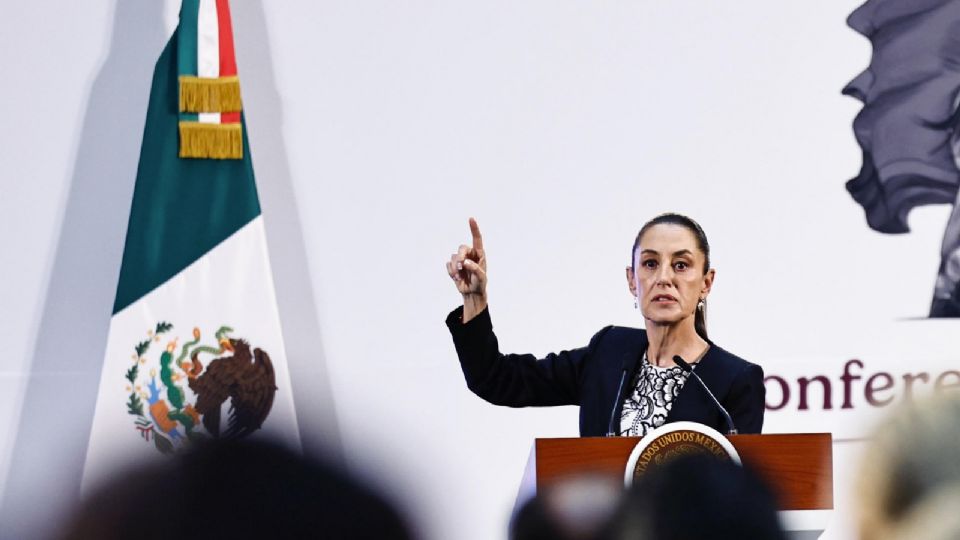 La presidenta de México Claudia Sheinbaum, habla este martes durante una rueda de prensa en Palacio Nacional de la Ciudad de México