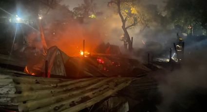 Incendio consume tejabanes en Santa Catarina