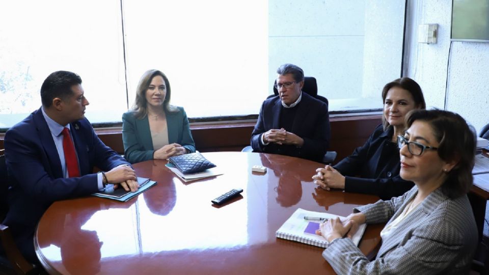 Ricardo Monreal, presidente de la Jucopo en la Cámara de Diputados, se reunió con los comisionados del INAI, previo a la discusión sobre la desaparición de los organismos autónomos.