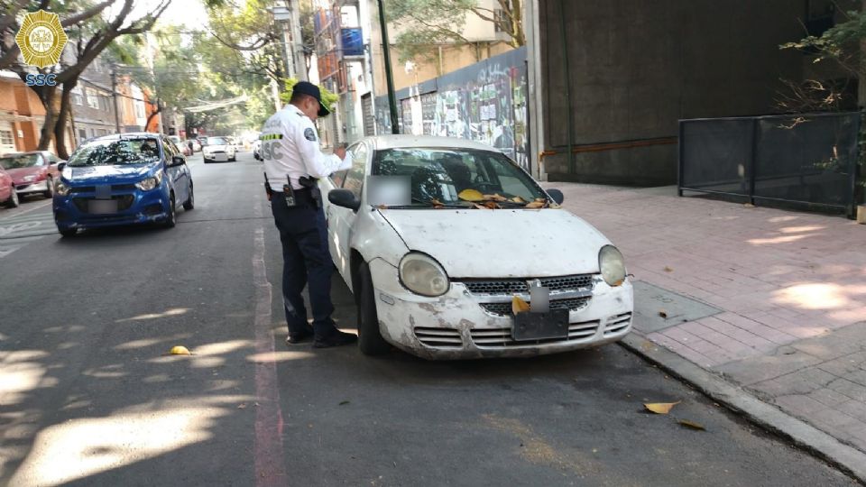 El objetivo es identificar y retirar de la vía pública los vehículos abandonados o en mal estado.