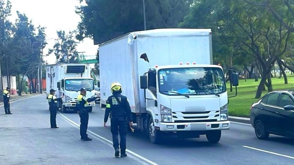 En otros casos, los oficiales aplicaron sanciones por estacionarse en lugares prohibidos.