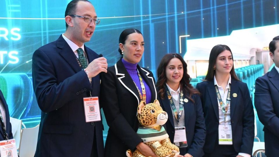 La secretaria de Turismo de México, Josefina Rodríguez Zamora, participó en la inauguración del pabellón mexicano.