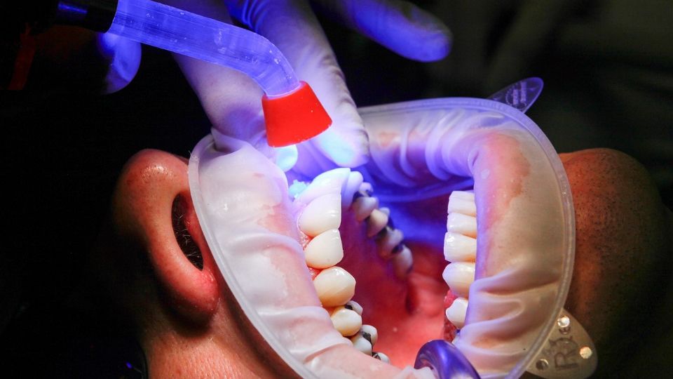 Las clínicas dentales son expertos en salud bucal y ofrecen información actualizada sobre el cuidado de los dientes.