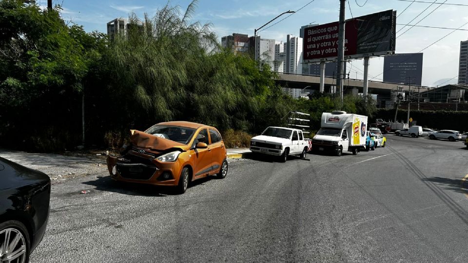 El accidente ocurrió en la avenida Aaron Sáenz en la colonia Santa María, en Monterrey.