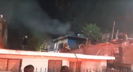 Incendio consume vivienda y tejabán en Santa Catarina, rescatan a mascotas sanas y salvas