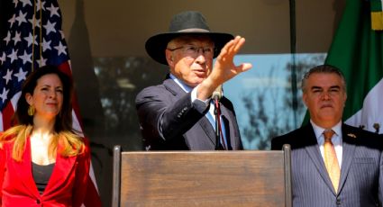 Ken Salazar admite que habrá riesgos con la llegada de Donald Trump