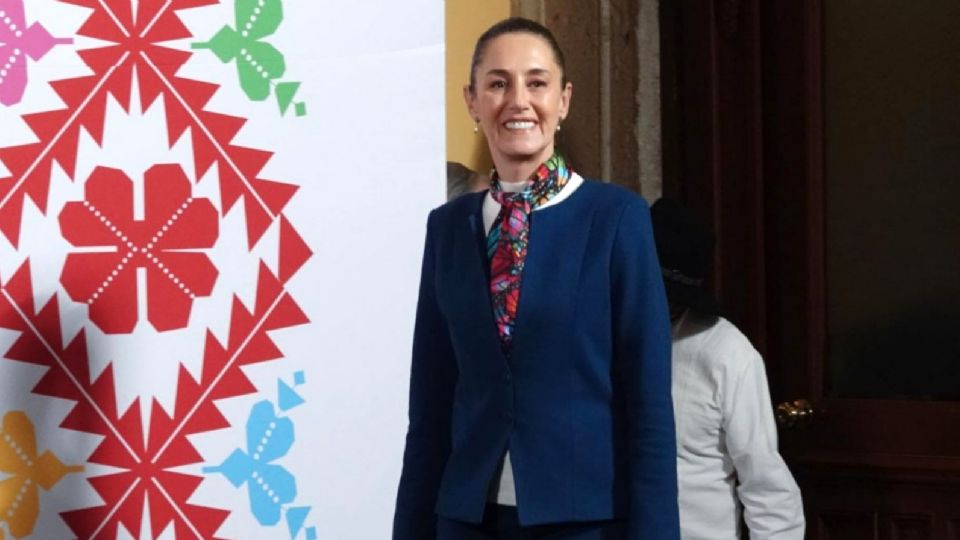 Claudia Sheinbaum, presidenta constitucional de los Estados Unidos Mexicanos, durante su llegada a conferencia del Pueblo.