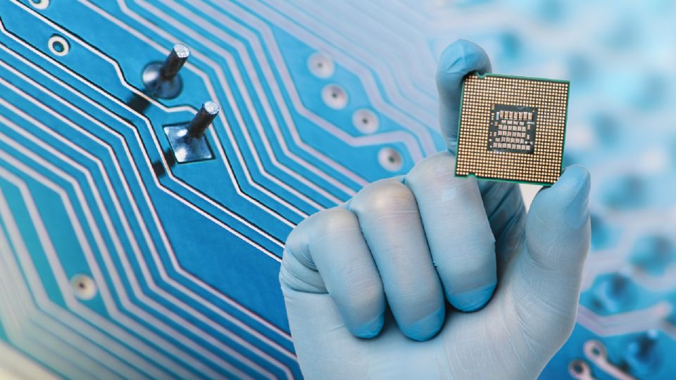 El chip cuántico de Google es un ejemplo de esos primeros pasos hacia la computación cuántica.