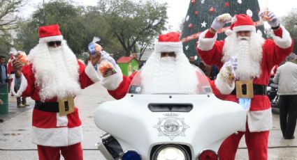 Tránsitos vestidos de Santa Claus recorren las calles de Monterrey | VIDEO