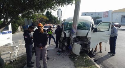 Deja 9 lesionados choque de camioneta en Apodaca