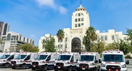 Entrega Samuel García 30 nuevas ambulancias a sector salud