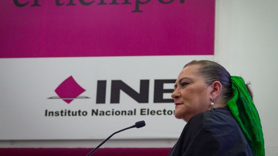 la Junta General Ejecutiva, María Elena Cornejo Esparza, directora Capacitación Electoral y Educación Cívica