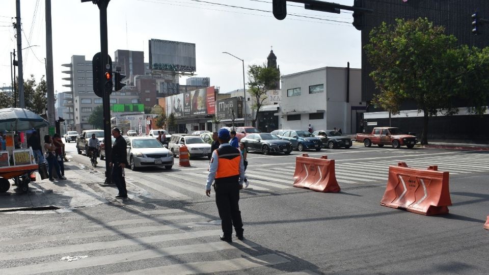 Cierres viales en el Centro de Monterrey.