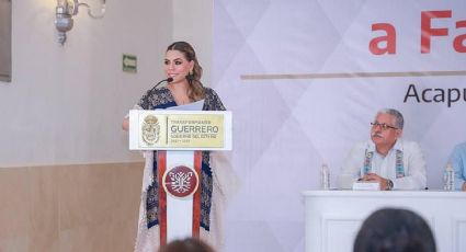 Evelyn Salgado entrega títulos de propiedad de vivienda a 500 familias de Acapulco