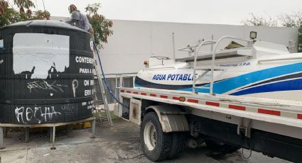 Marisol González entrega agua a familias de Santa Catarina ante corte de servicio