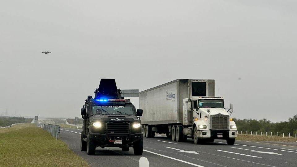 Los elementos de Fuerza Civil coordinan las caravanas de paisanos que viajan desde la frontera hacia Nuevo León y Tamaulipas.