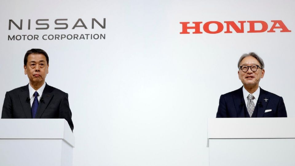 Presidente y CEO de Nissan, Makoto Uchida y presidente de Honda, Toshihiro Mibe.