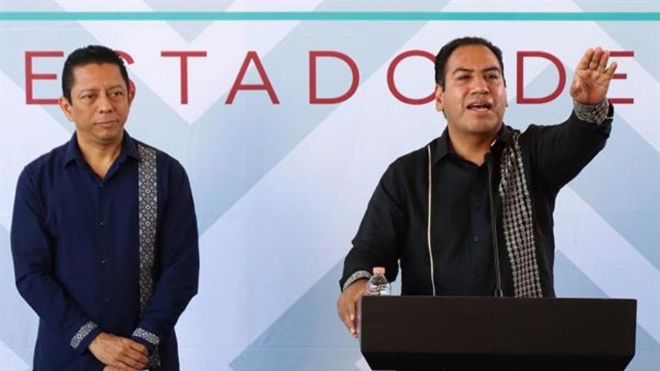 El gobernador de Chiapas, Eduardo Ramírez Aguilar (deer.) y el fiscal del estado Jorge Luis Llaven Abarca.