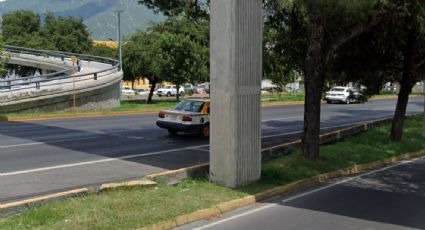 Hombre pierde la vida tras estrellarse contra puente peatonal en Monterrey