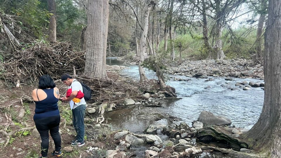 El cuerpo de la víctima fue extraído del río por personas que se encontraban en el lugar.