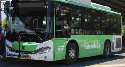 Ruta 68 choca contra auto afuera de la Central de Autobuses de Monterrey