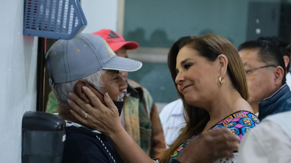 Mara Lezama y director del IMSS- Bienestar, supervisan que haya medicamentos en hospital de Cancún.