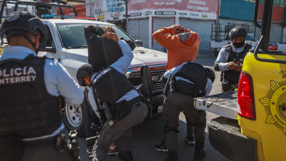 Operativos en las avenidas Pablo A. de la Garza y Colón, así como en calles aledañas.