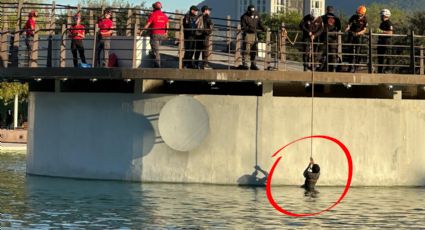 Rescatan a hombre del canal de Santa Lucía en Monterrey