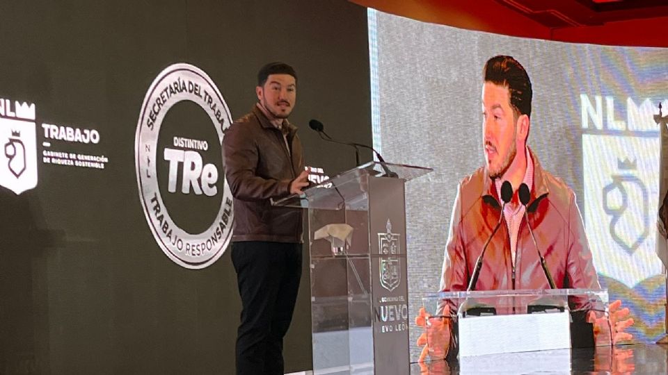 Durante el evento donde se entregaron los Distintivos al Trabajo Responsable, TRe, el mandatario estatal lanzó un exhorto a los diputados.