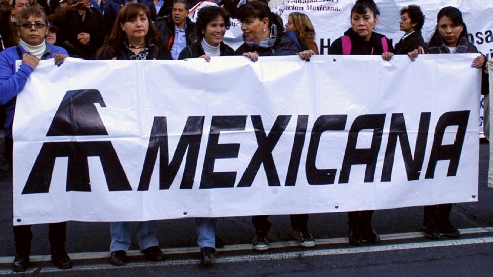 Extrabajadores de Mexicana continúan esperando segundo pago.