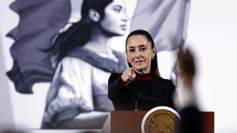 Claudia Sheinbaum, reacciona durante una rueda de prensa este lunes, en el Palacio Nacional de la Ciudad de México.