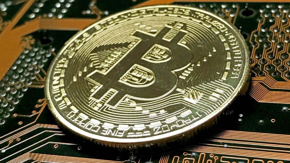 El bitcoin ya superó los 100 mil dólares ¿por qué la criptodivisa está creciendo tanto?.