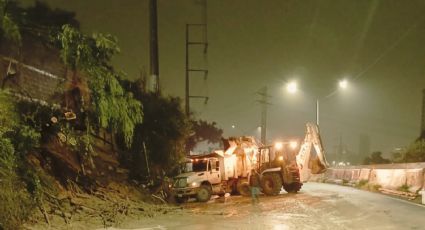 Deslave en puente Miravalle provoca cierre parcial de Constitución en Monterrey