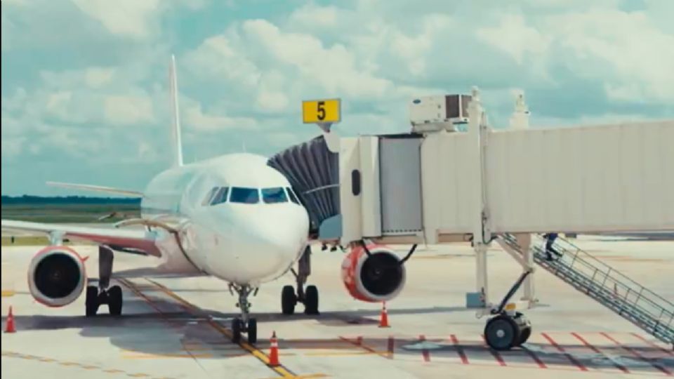 Poco a poco la actividad en el Aeropuerto Internacional de Monterrey se está normalizando este domingo.