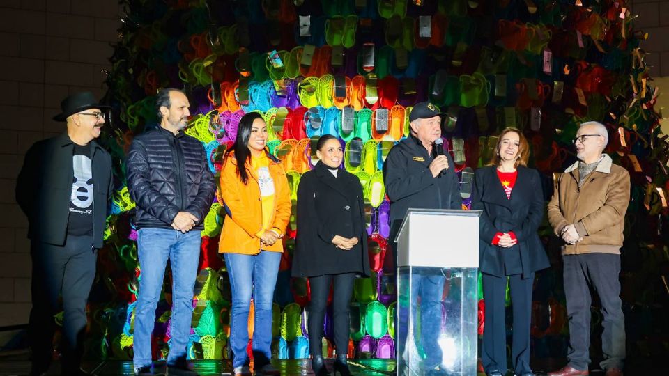 El secretario general de Gobierno fue el encargado de encender el tradicional Pino Navideño 2024 de los 3 Museos el cual fue realizado por el artista Sergio Rodríguez.