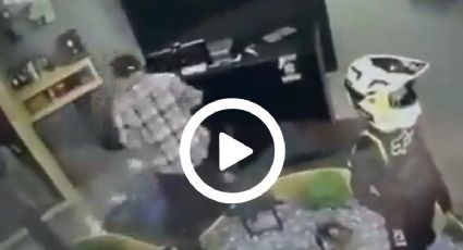 Gerente de tienda deportiva en Naucalpan golpea brutalmente a empleada y escapa| VIDEO
