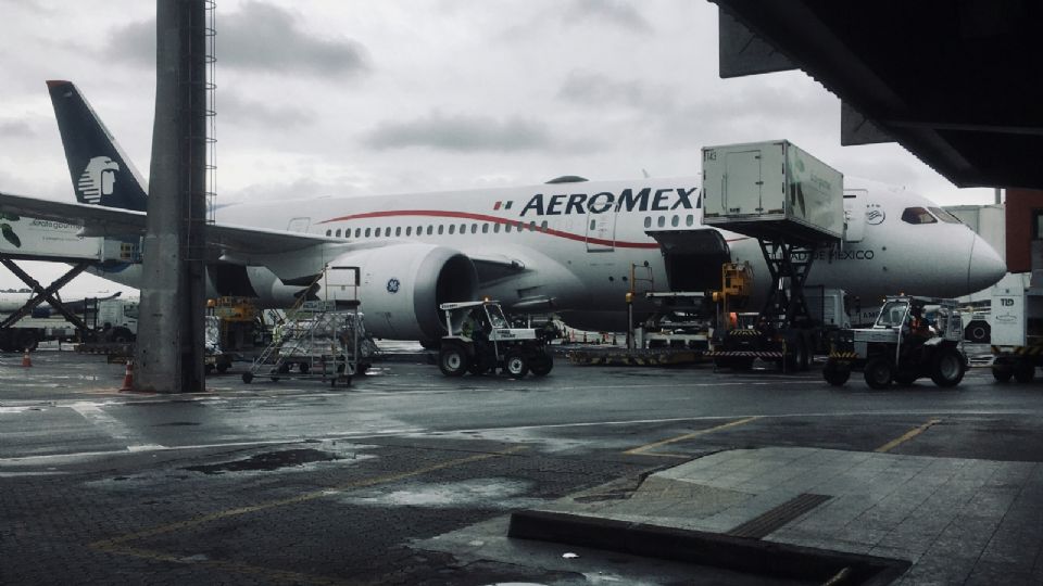 Pilotos protestan presunto desinterés de Aeroméxico para negociar.