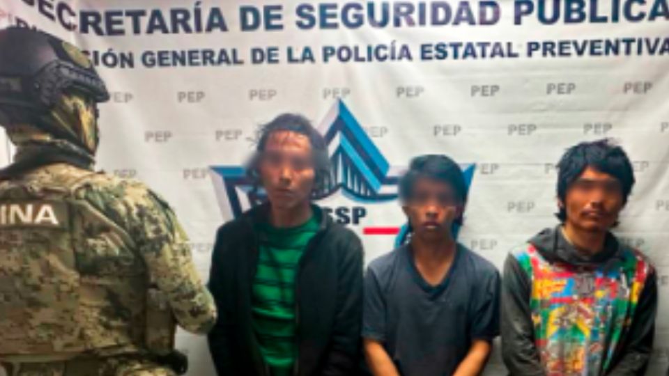 Detienen SSP y SEMAR a tres narcomenudistas en la capital poblana.