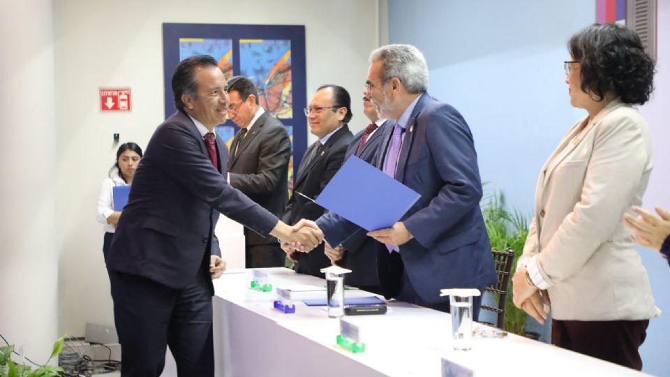 Universidad Veracruzana reconoce al gobernador Cuitláhuac como Inventor por patente