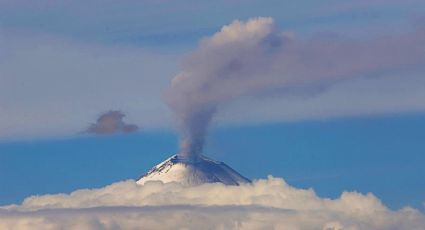 Así se vio la fuerte explosión del volcán Popocatépetl y su gran fumarola | VIDEO