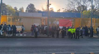 Toman trabajadores plantel Oriente del CCH por supuestos malos tratos y corrupción