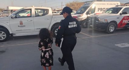 Policía de Escobedo rescata a niña que deambulaba sola por las calles