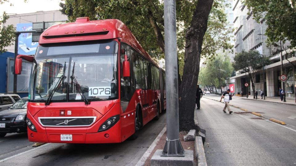 Metrobús en Reforma tuvo un percance peculiar.