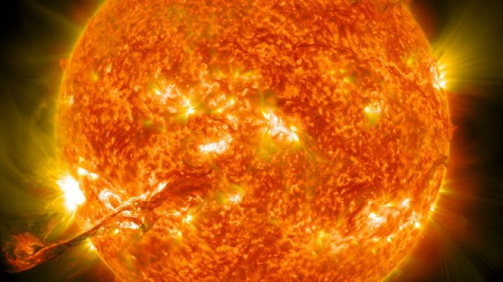 El Sol desata dos potentes llamaradas durante su pico de actividad: NASA