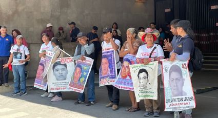 Normalistas de Ayotzinapa advierten que no retirarán plantón del Zócalo